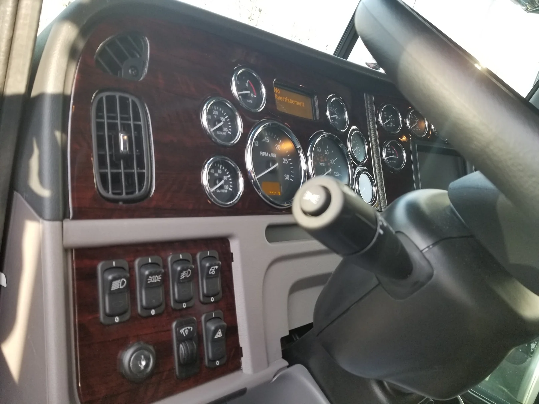 Peterbilt 365 Truck – Jahr 2016–2021 Innenausstattung im Kabinenstil Viel Original-Dash-Verkleidungssatz
